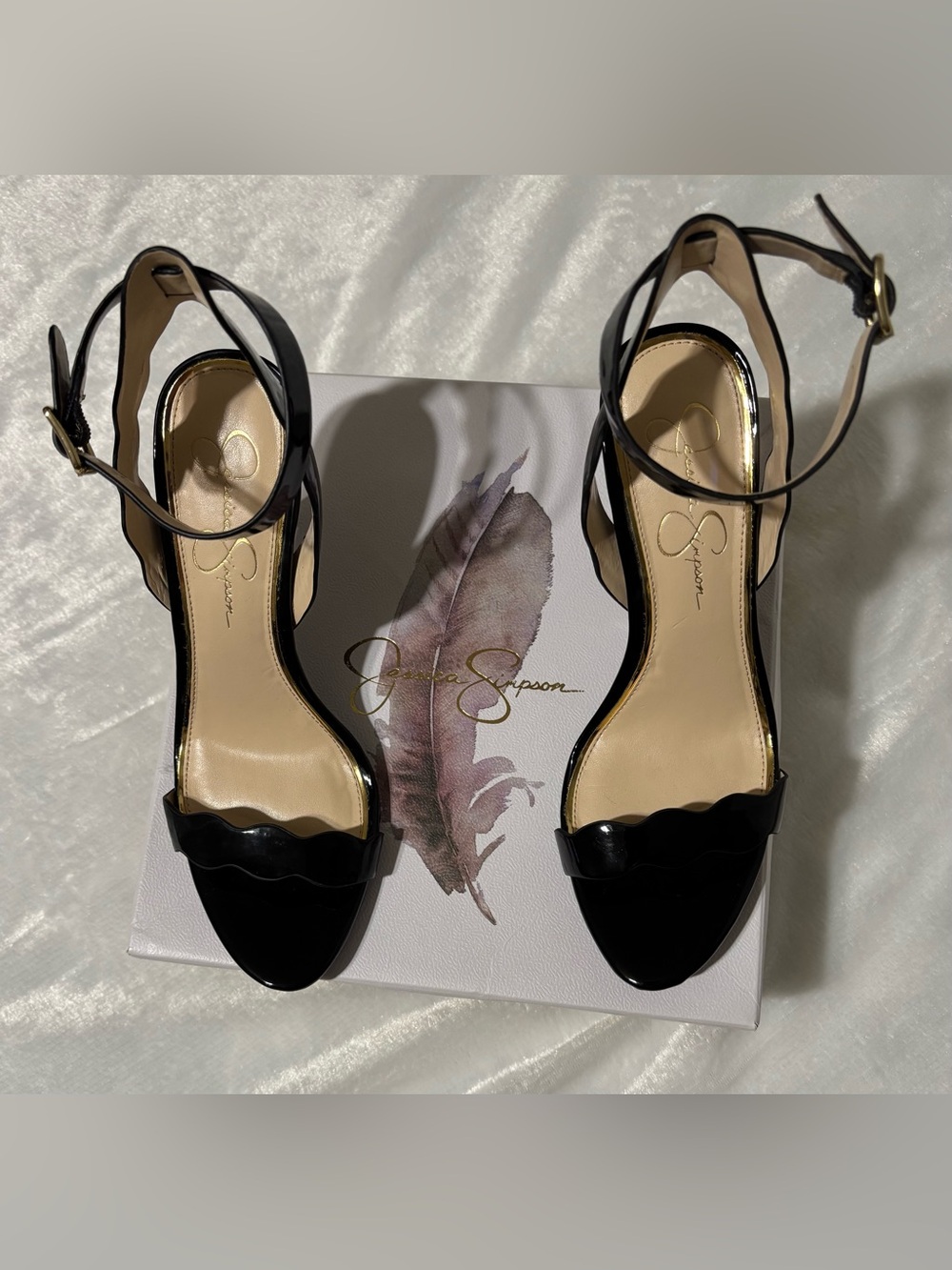 JESSICA SIMPSON black patent sandal 3-1/2”heel ankle strap with scalloped trim - Picture 2 of 12
